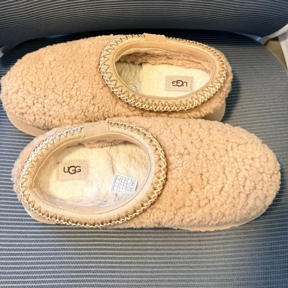 Like new awesome UGG SLIDES slippers tazz maxi curly sz 8 - Picture 1 of 8